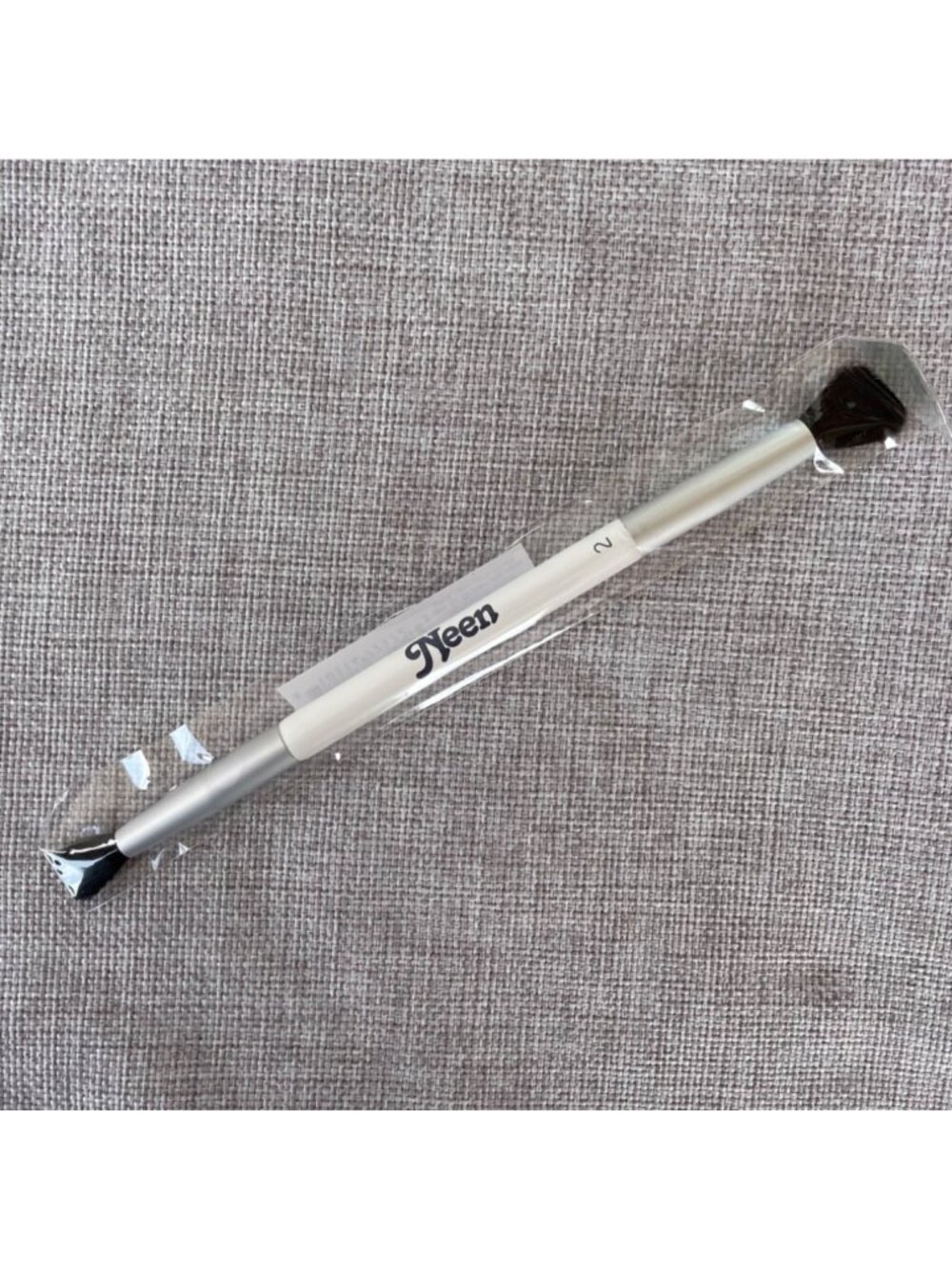 Neen No 2 Synthetic Eyeshadow Brush with Dual Ends Precision Makeup Application